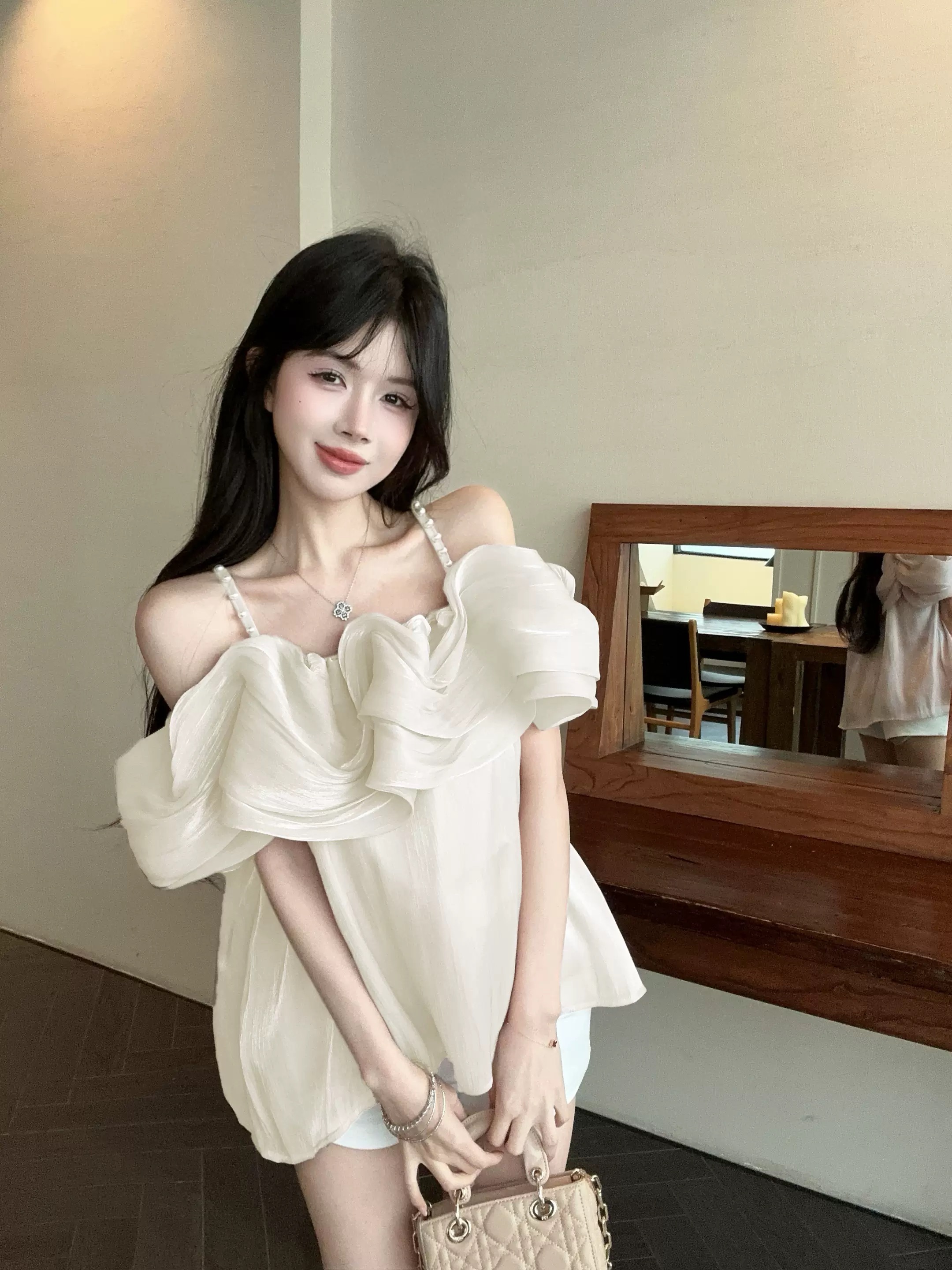 Queen behaviour top CTO977 images